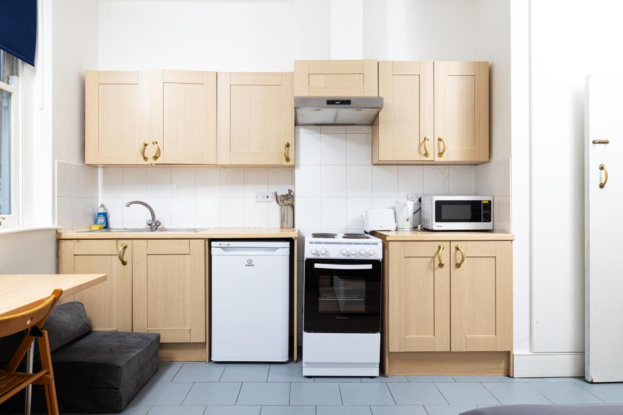 Large On Finchley Road 10 Londen